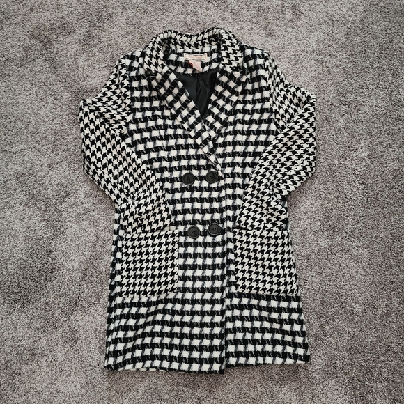 Flying Tomato Jackets & Blazers - Flying Tomato Black And White Houndstooth Coat Size S But Fits XS